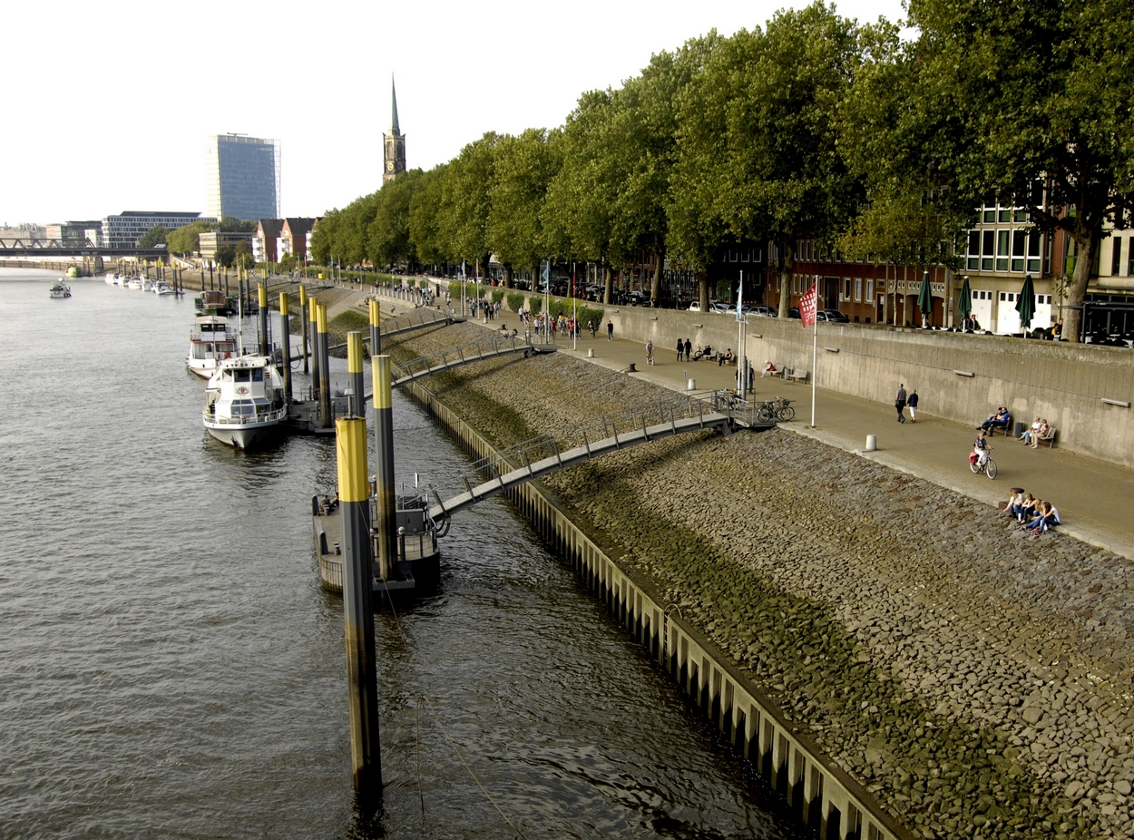 Bremen, an der Schlachte, flussab