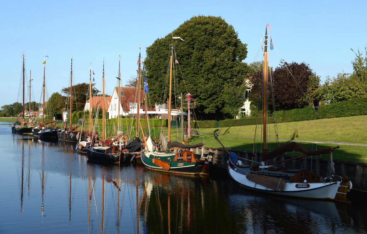 Carolinensiel, historische Boote