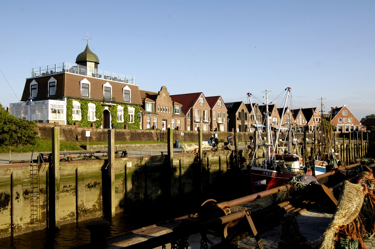 Neuharlingersiel, Hafen