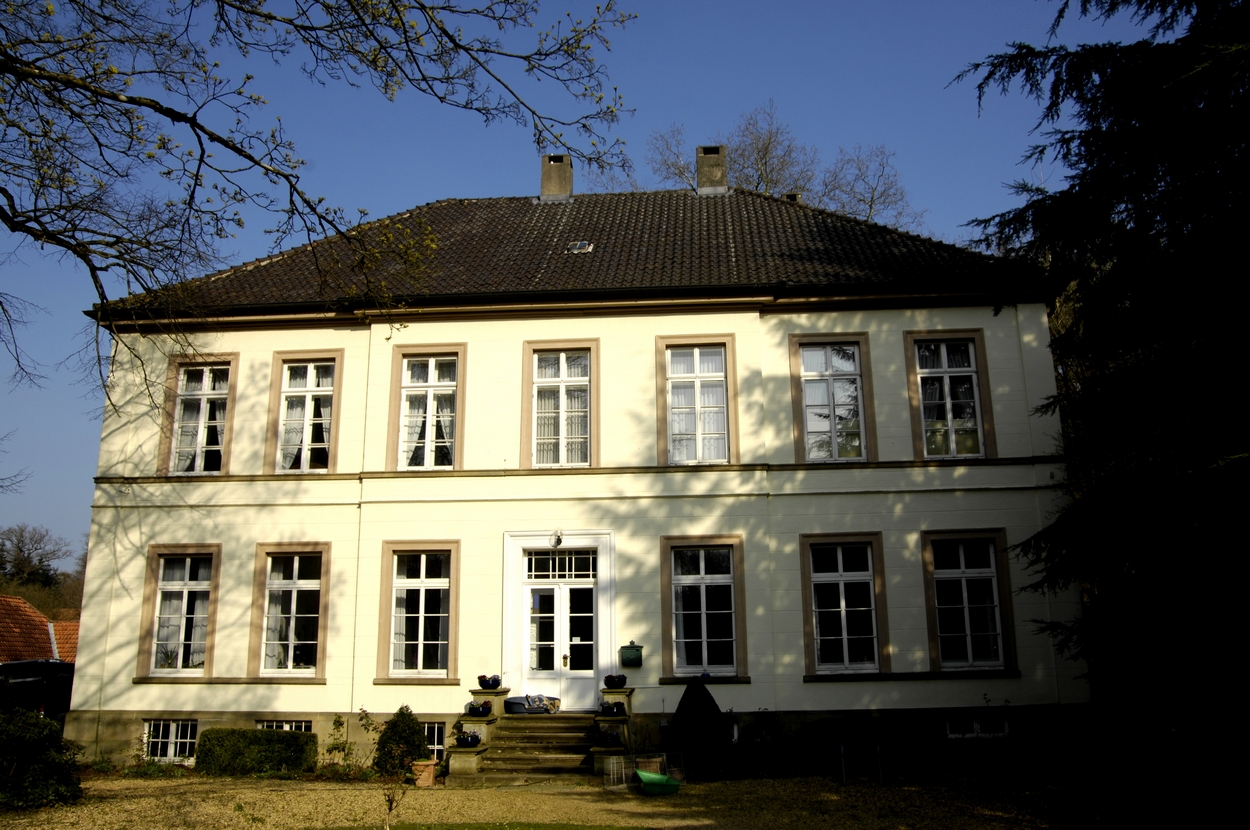 Stift Brstel, Hauptgebude