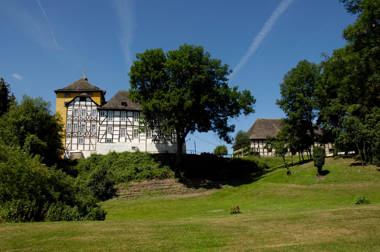 Hxter, Tonenburg