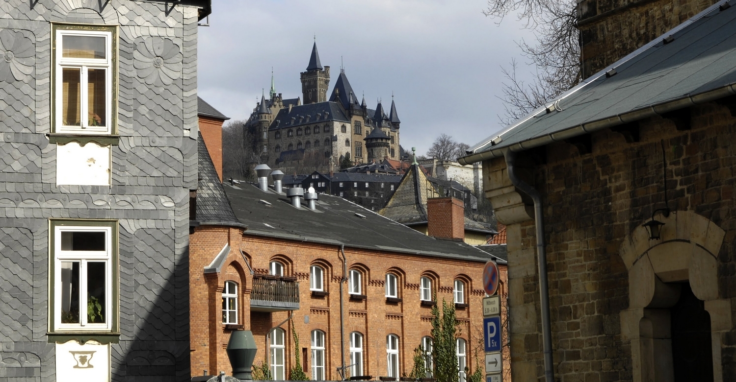 Wernigerode, Blick aus der Stadt zum Schloss