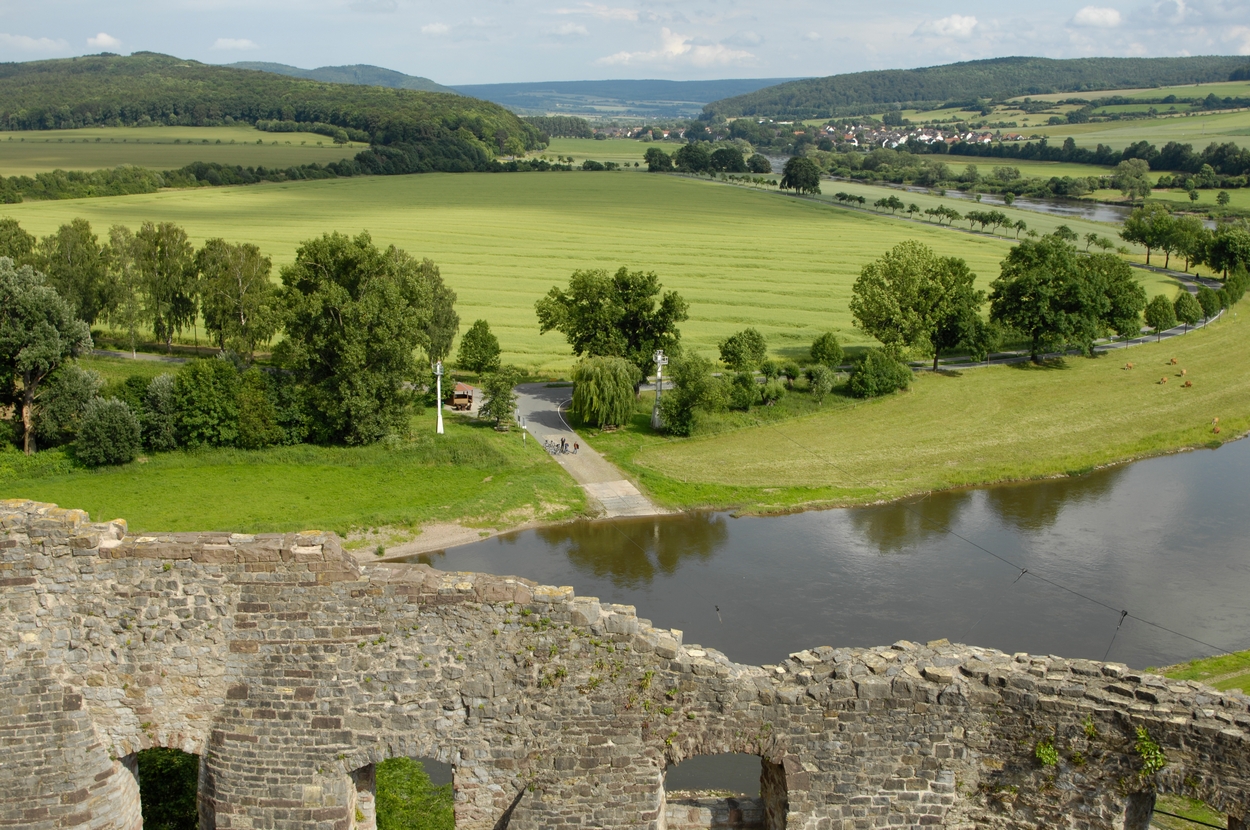 Polle, Blick v.d. Burg auf die Weser