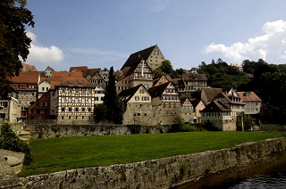 Hall Huserzeile Weise